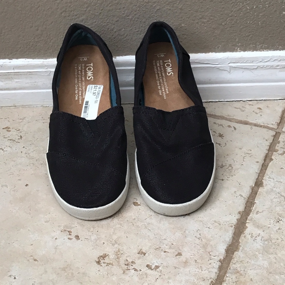 Women’s Toms slip-on shoes